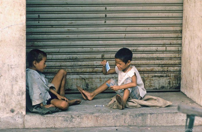 Những đứa trẻ lang thang ở Hà Nội. 1992.